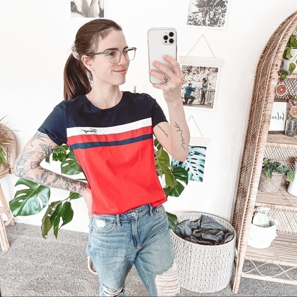 Tommy Hilfiger Logo Short Sleeve Crewneck Tee - Picture 2 of 5